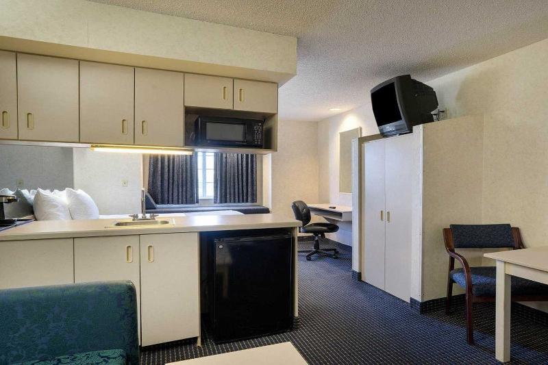 Microtel & By Wyndham Pittsburgh Airport Hotel