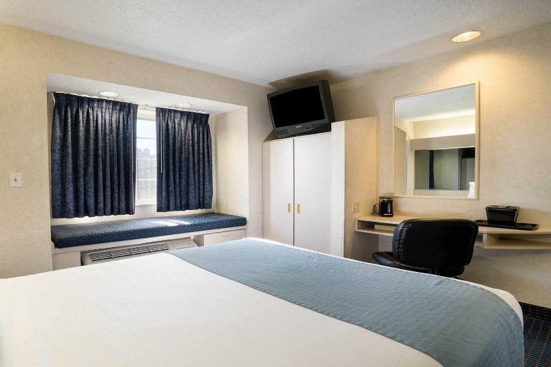Microtel & By Wyndham Pittsburgh Airport Hotel Robinson Township